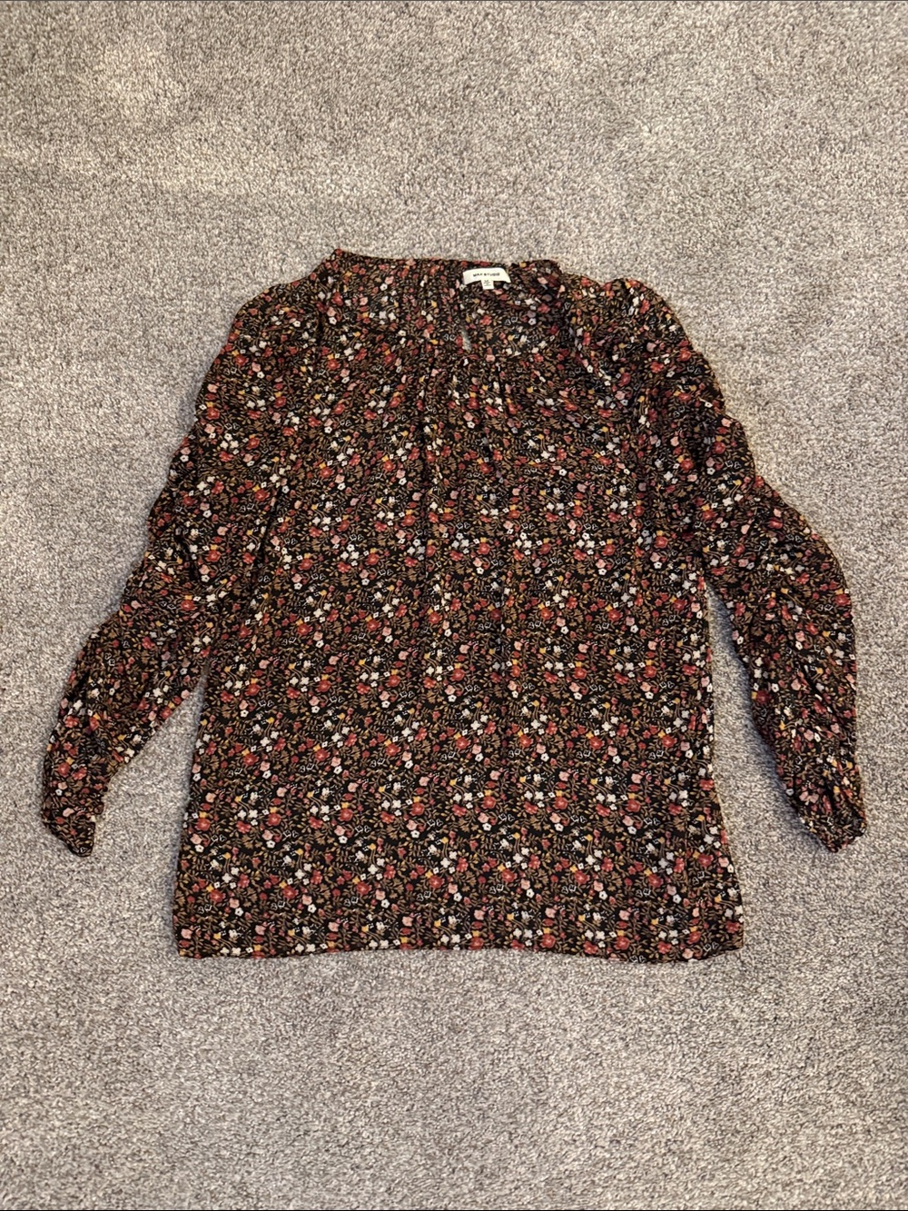 Max Studio Women’s Floral Top with Red, Pink & Cream Blooms Blouse Medium